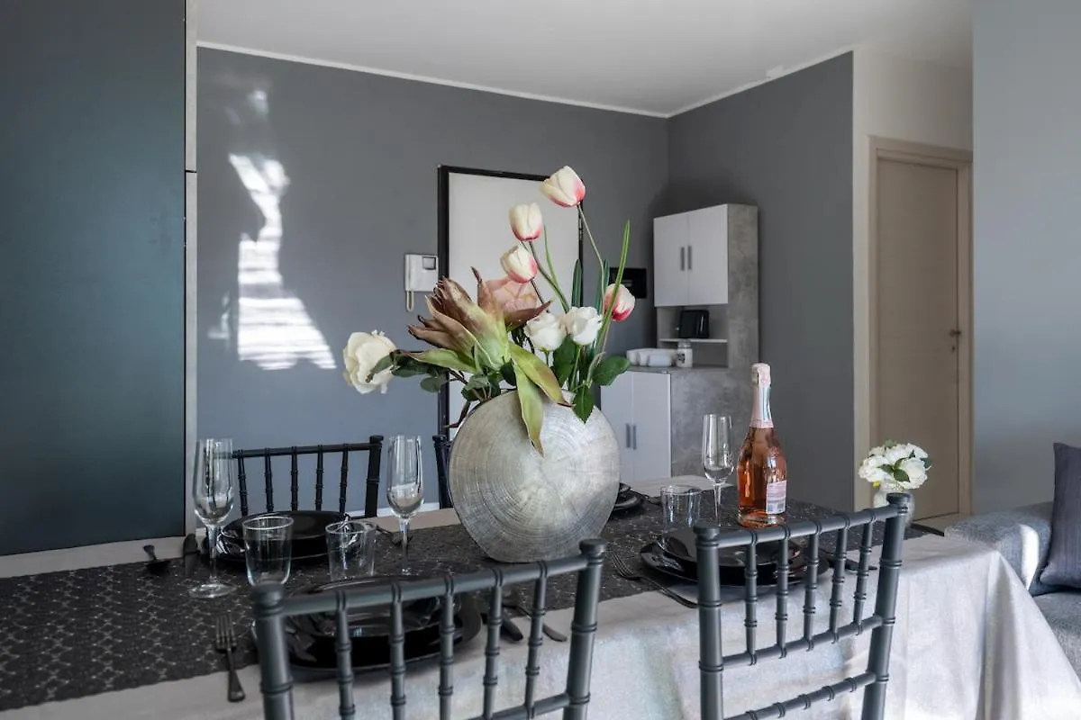 New Apartment With 4 Bedrooms Milan 0*,  Italie